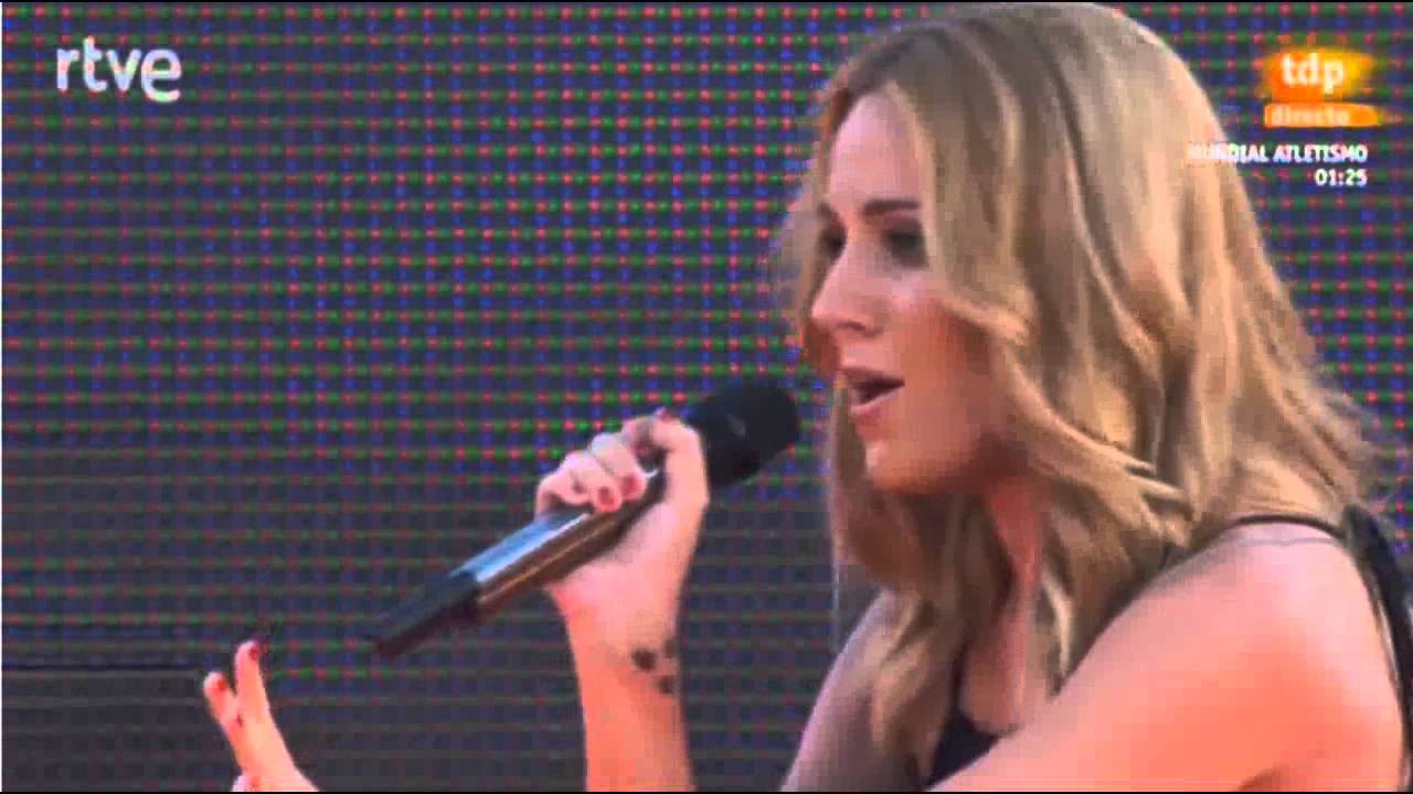 Edurne - Amanecer:Actuación en la presentación de la Vuelta ciclista a España 2015