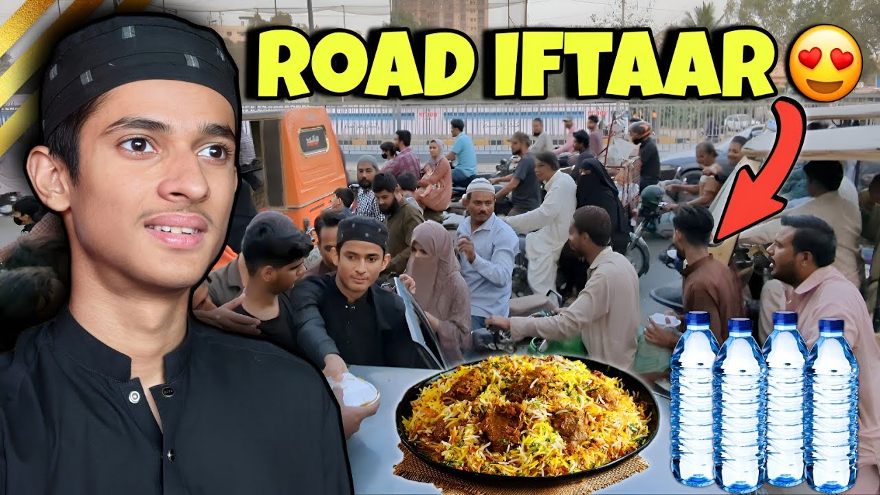 Distributing Iftaar On Road !! 😍 | Traffic Jam Hogya 😨 | Waris Vlogs