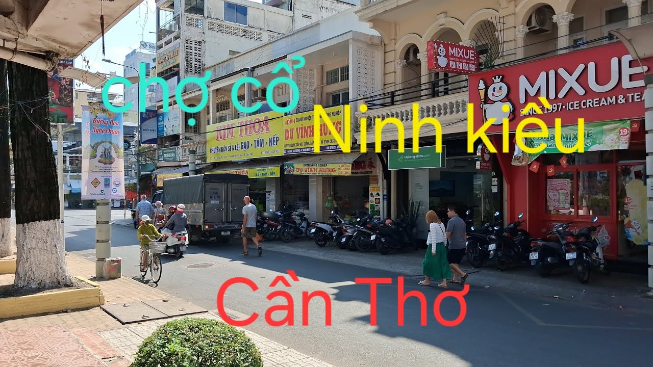 Đi chợ Lòng Cổ ở Ninh Kiều -Tp Cần Thơ bán nhiều áo dài đón xuân