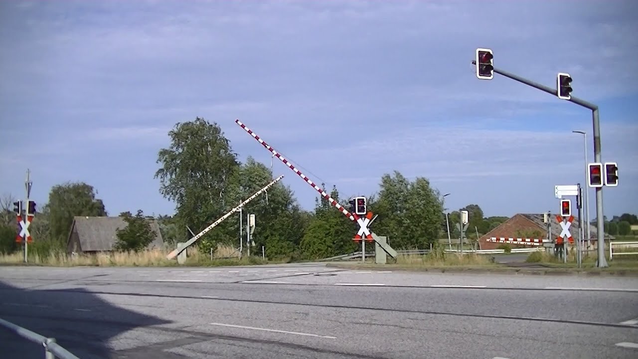 Spoorwegovergang Oldenburg in Holstein (D) // Railroad crossing // Bahnübergang