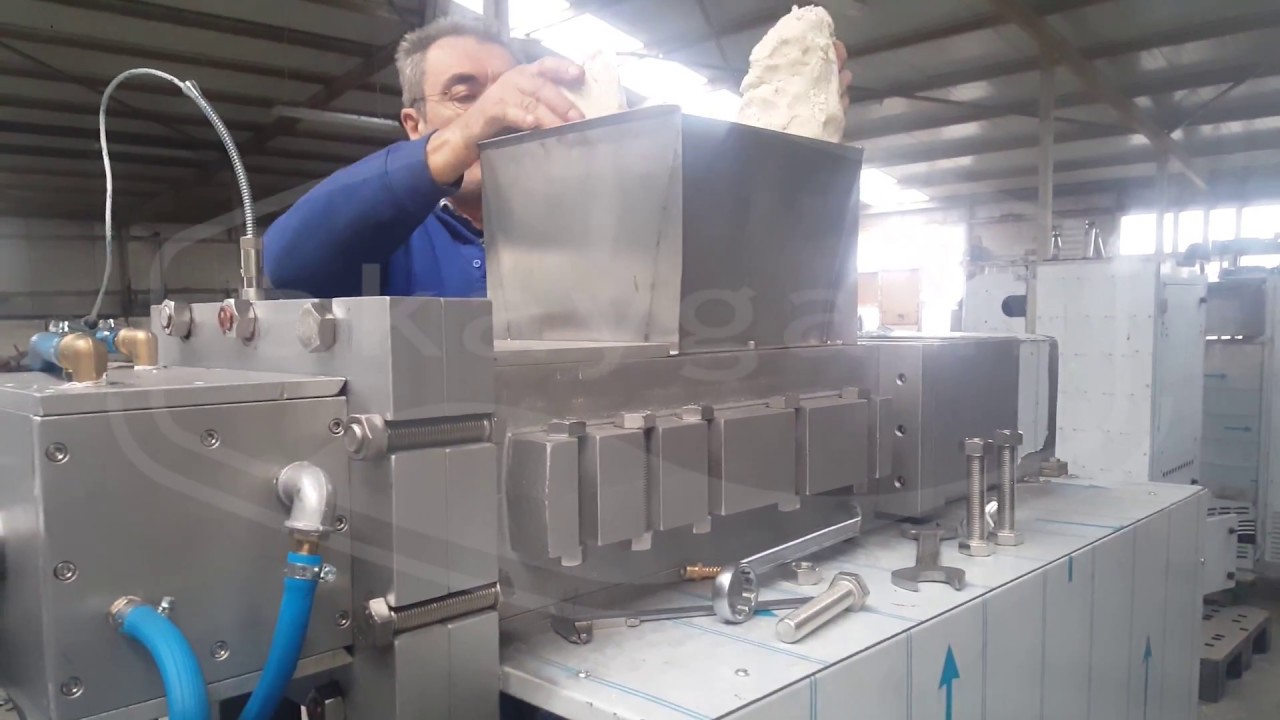 Chewing gum extrusion and cooling
