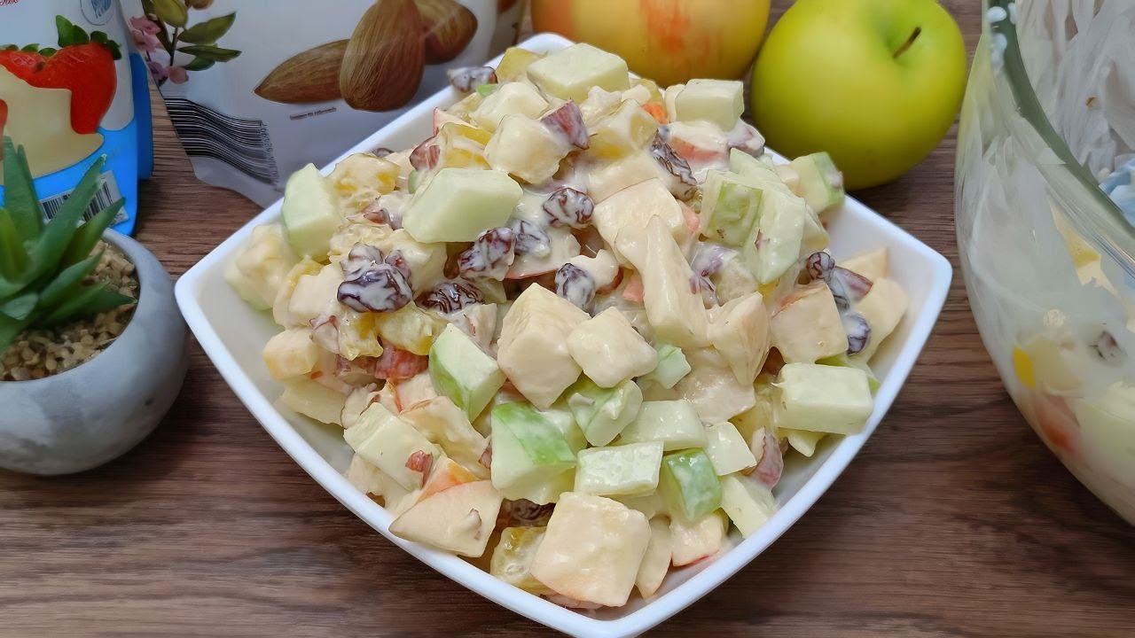 🥗🍍 Ensalada navideña con piña y manzana. ¡La combinación perfecta! 😋🍏