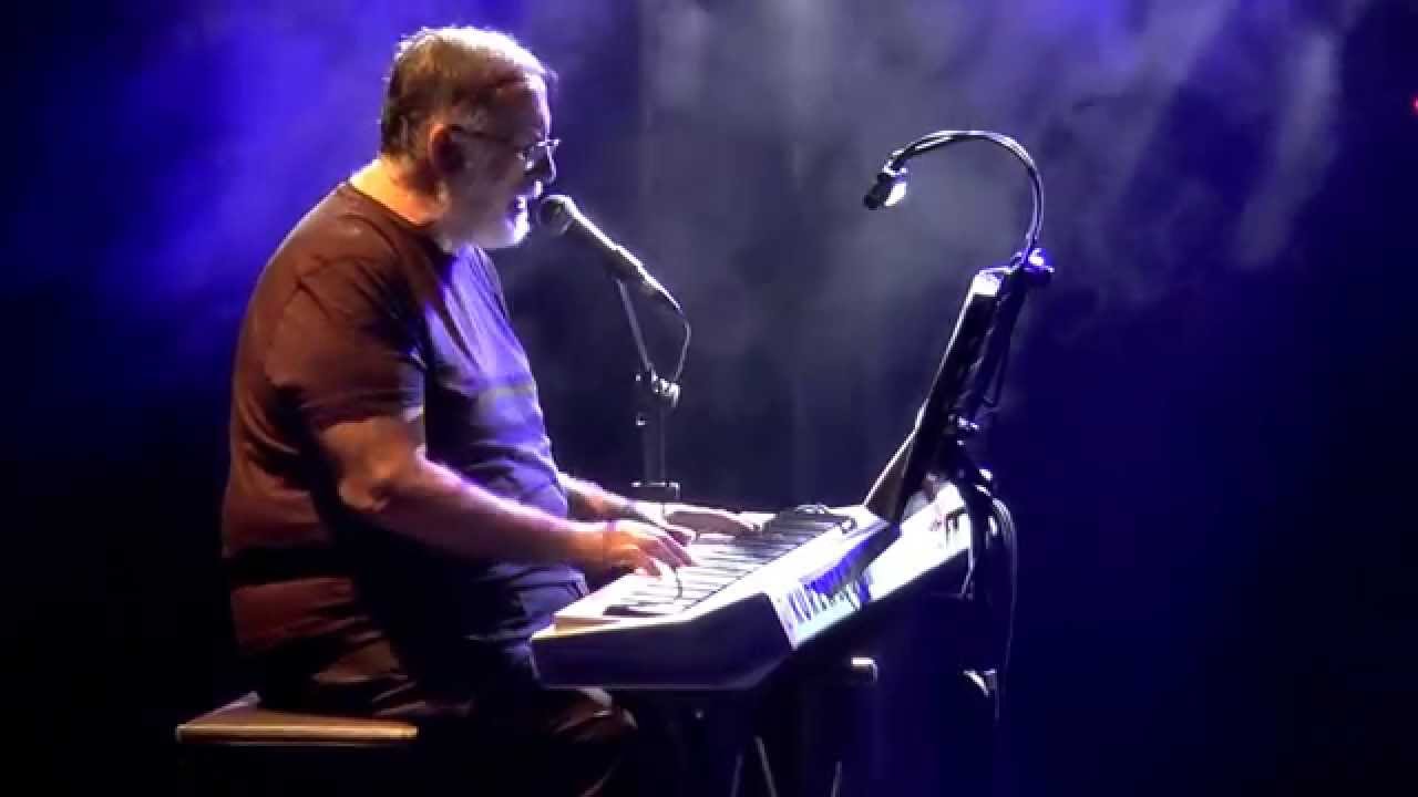 Οι 7 νάνοι στο s/s Cyrenia - Θάνος Μικρούτσικος - ( Βεάκειο Πειραιάς 17-7-2014 )