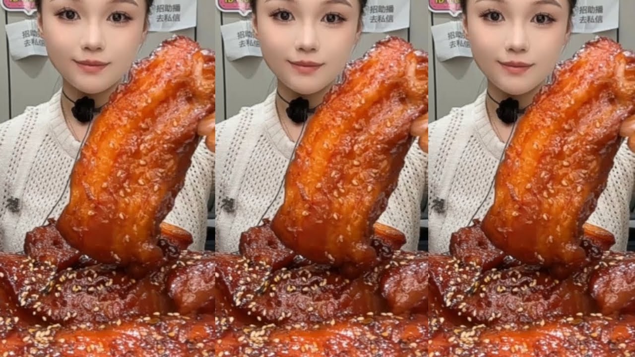 Eat delicious fried meat with sesame seeds