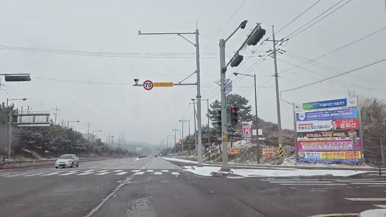 (일상 브이로그)이날 눈 오기에 영상 닫으려했는데 눈 오는것 안 보이네요ㅡ.ㅡ;망쳤다... 운전중이라 끄지도 못 하고 금강휴게소까지 달렸음...