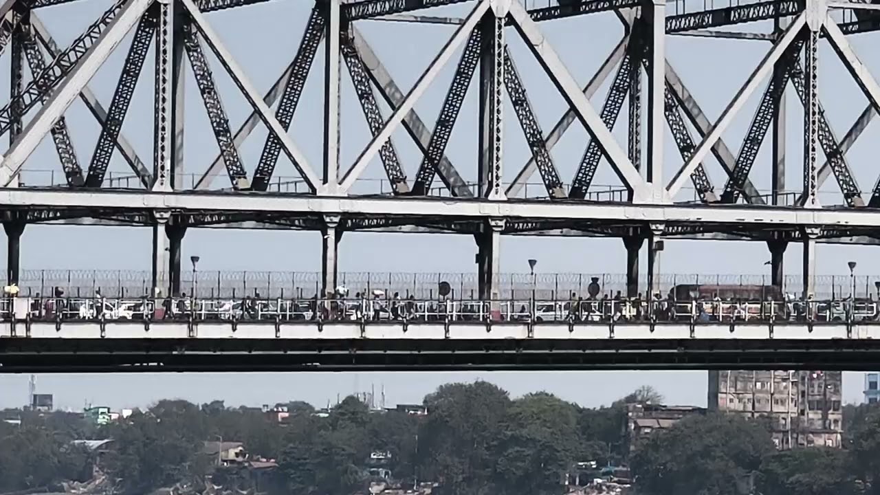 हावड़ा ब्रिज (रवींद्र सेतु) का निर्माण  (BBJ)  1936 में शुरू हुआ और 1942 में , जिस 3 फरवरी 1943 खोला