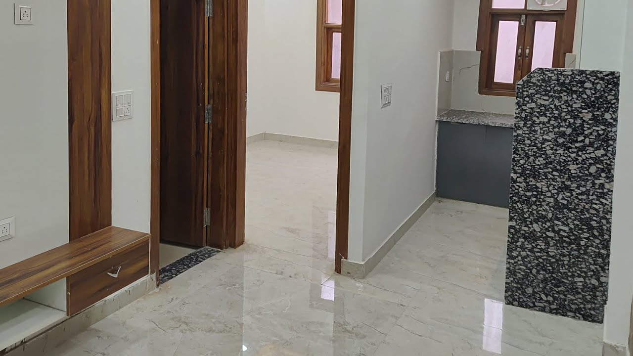 Best 3 BHK Flat for Rent in Laxmi Nagar Delhi | Car Parking | Near V-Mart Market - 9643258734