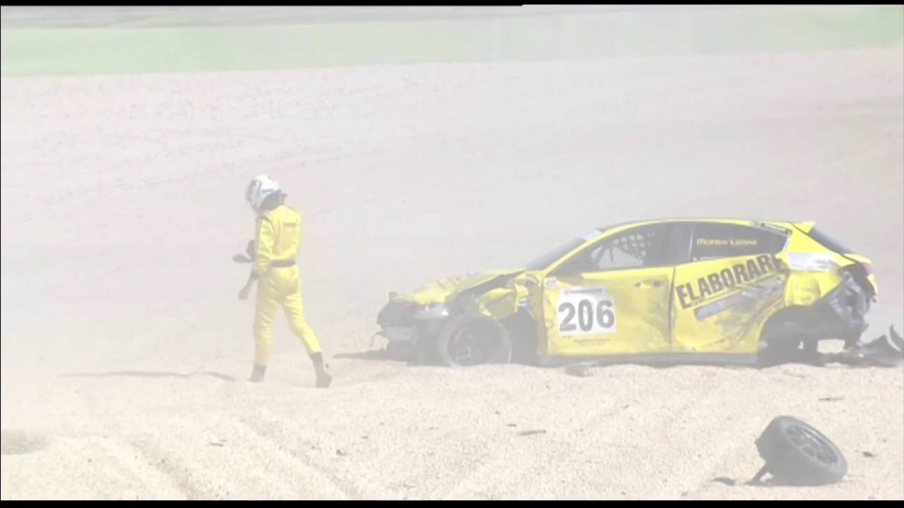 Campionato Italiano Turismo 2016. Race 1 Autodromo Vallelunga Piero Taruffi. Matteo Leone Huge Crash