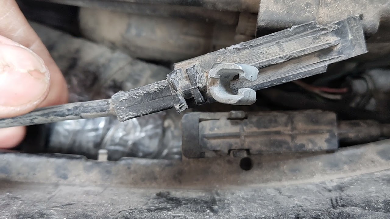 как открыть капот на Renault Scenic (Рено Сценик) 2