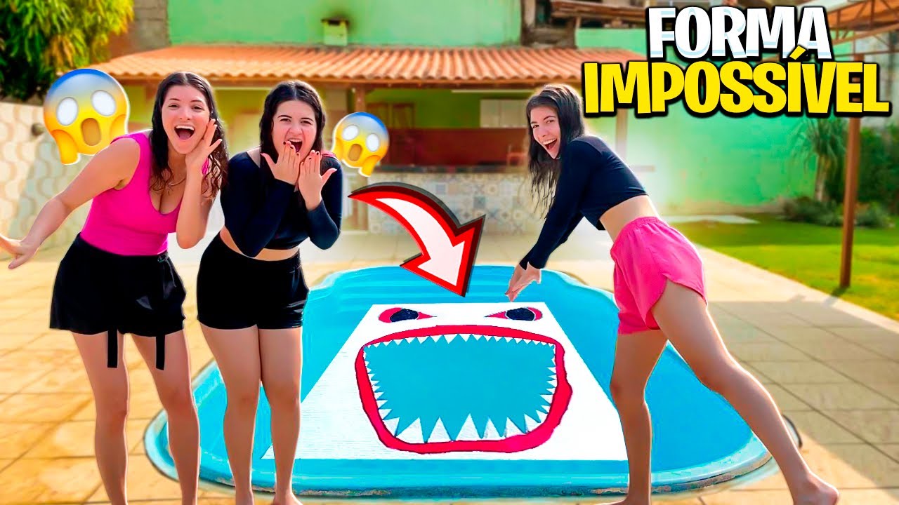 PULANDO DENTRO DE FORMAS IMPOSSÍVEIS NA PISCINA !!