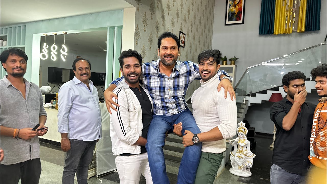 Meghasandesam Krishna Prasad aka Koushik birthday celebrations on set 🎂🎉