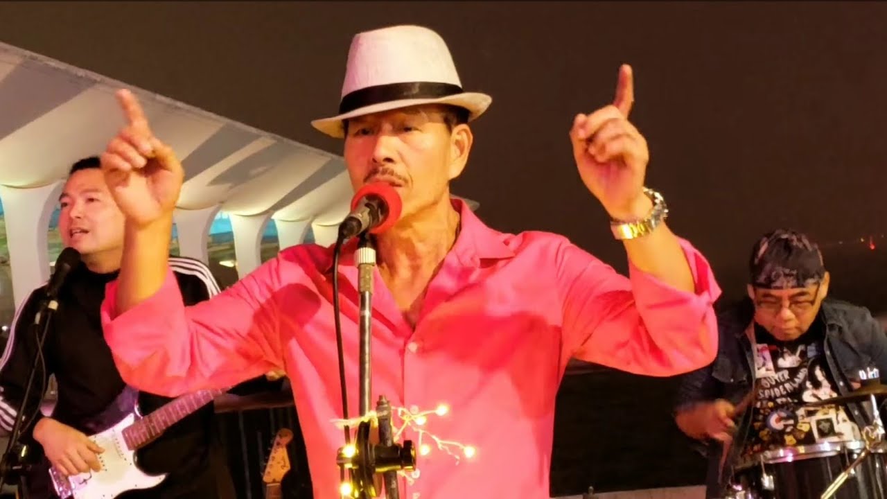 直播hkbusking@中環10號碼頭2019年1月12日  Ah Lam & his band ~ #dhui。