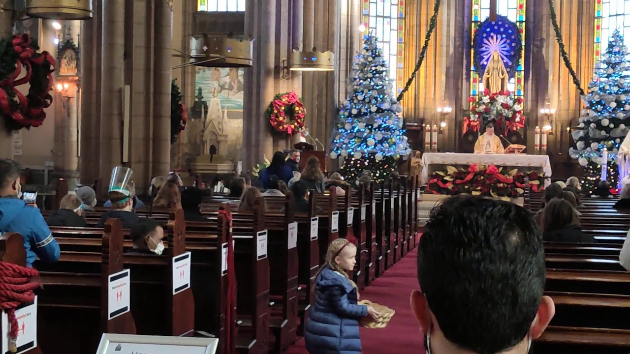 St. Antuan kilisesi yılbaşı ayini