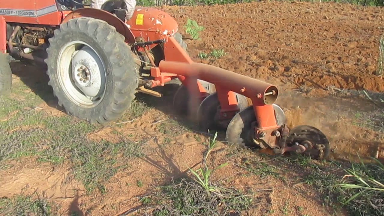 mf 235 arando terra