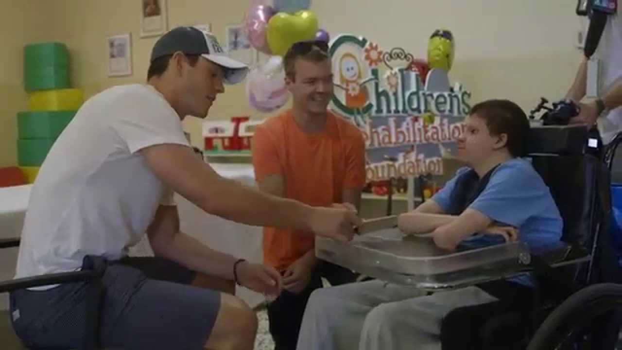 Toews shares Cup with Winnipeg community