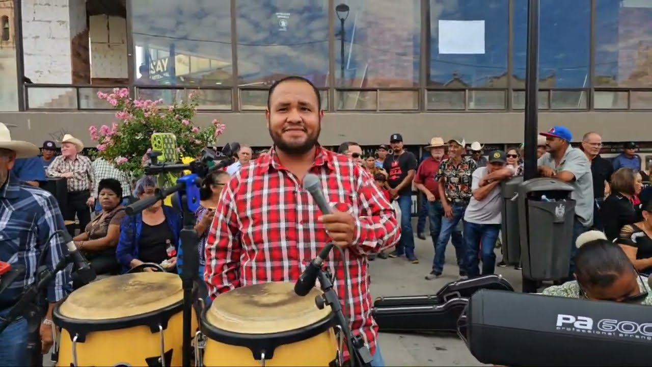 la alegria de la plaza de armas de chihuahua la compartimos con ustedes.