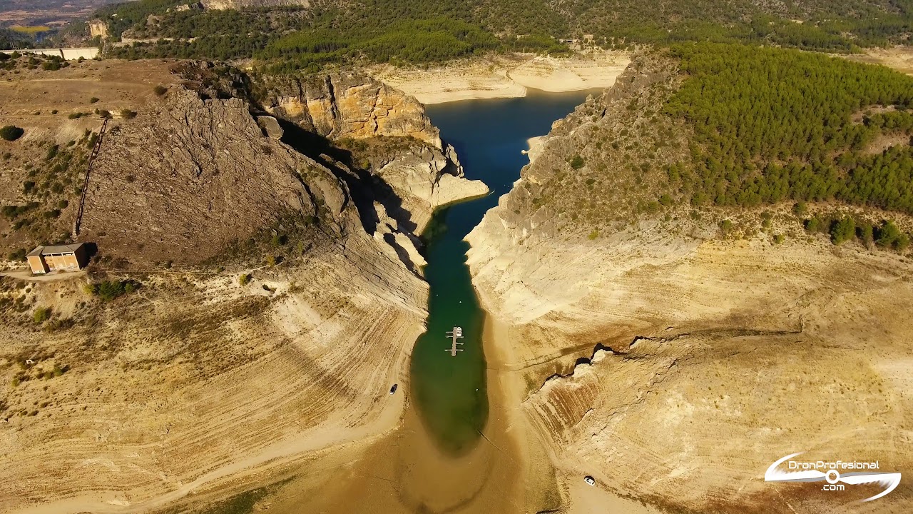 Embalse de Entrepeñas en estado crítico a vista de dron