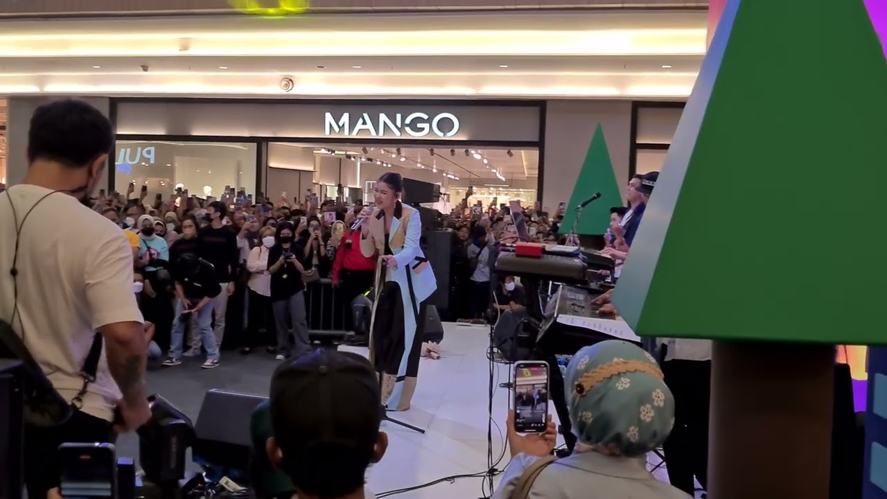 Tiara Andini - Bahaya LIVE at Pakuwon Mall Surabaya 31/7/2022