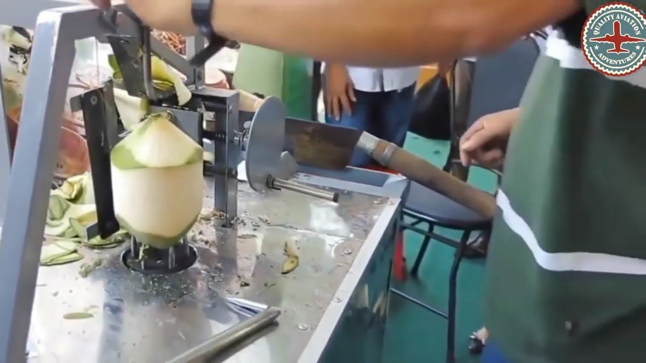 Incrível máquina de cortar coco verde e ferramenta para descascar coco seco