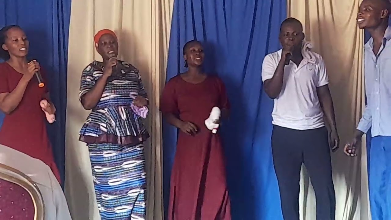 Usiwe msindikizaji by Mshale evangelical choir 