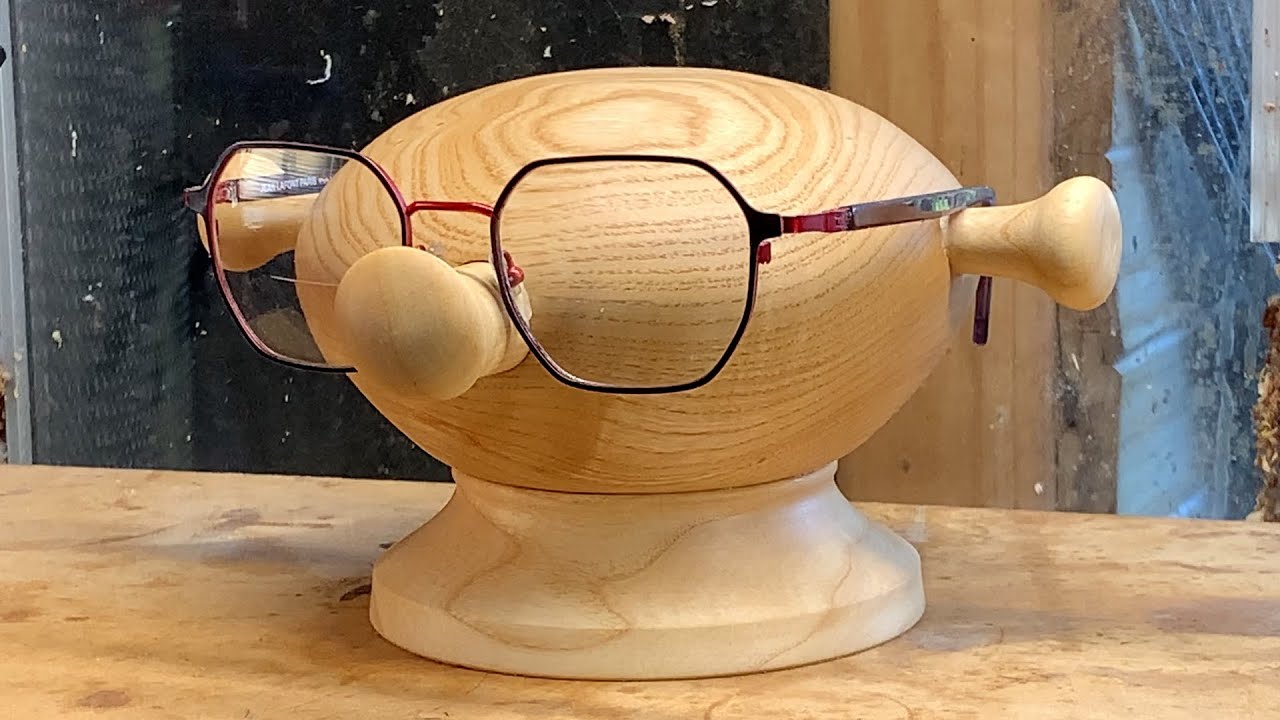 Richard Raffan turns a crossgrain glasses stand.