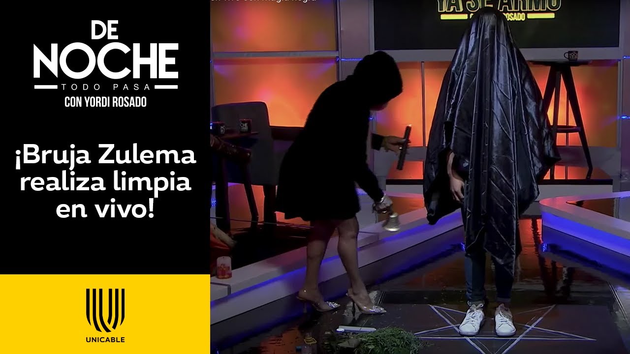 ¡La bruja Zulema realiza una fuerte limpia en vivo con magia negra! | De Noche | Unicable