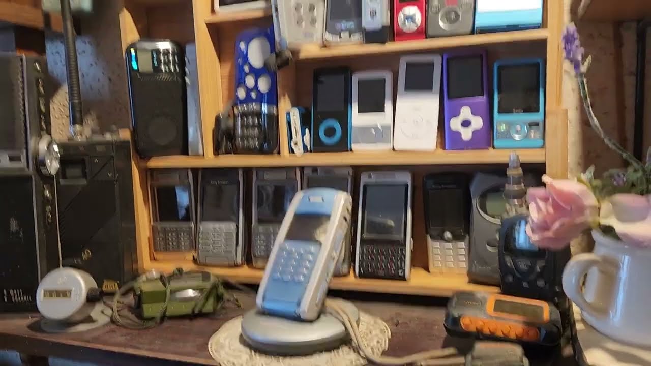 I retired my Sony Ericsson P800 phone. It became a decorative phone.