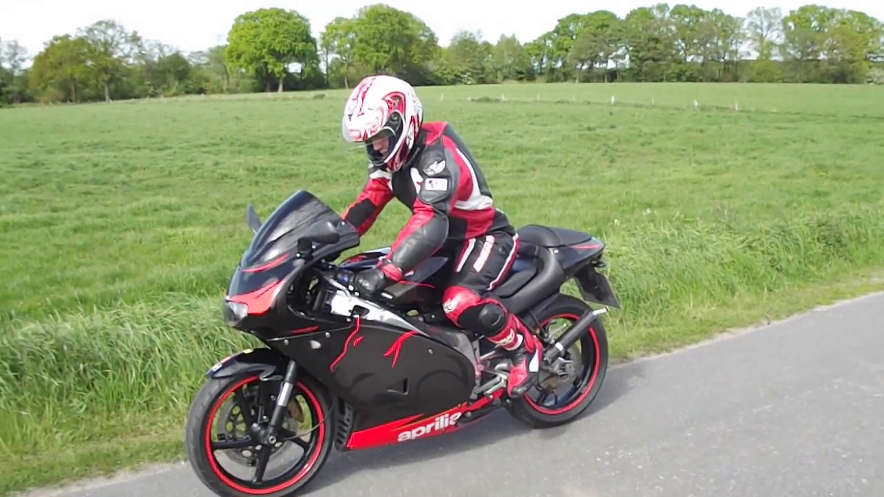 Aprilia RS 125 acceleration - 2 stroke