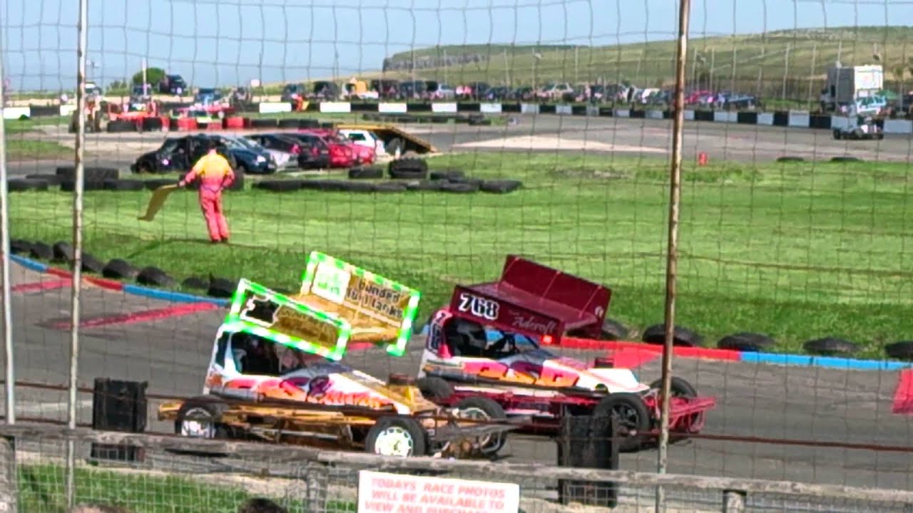Buxton Raceway - BriSCA F2 Stock Cars 26/08/13 Bank Holiday Special Heat 1 - Fast And Furious