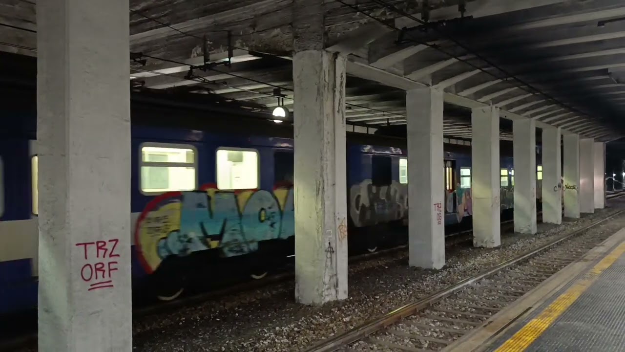 ET410 per Fuorigrotta alla stazione di Mostra