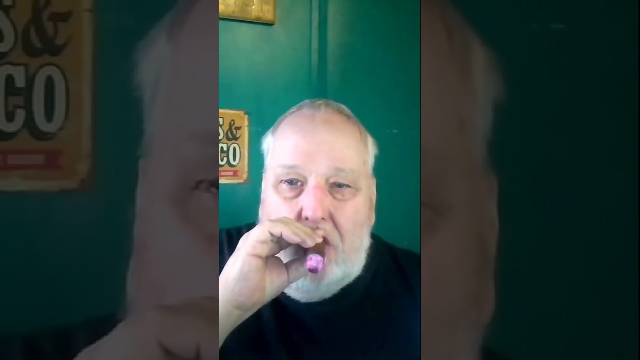 Pumpkin Spice Cigar Tastes Like Seafood Boil?! 🤯