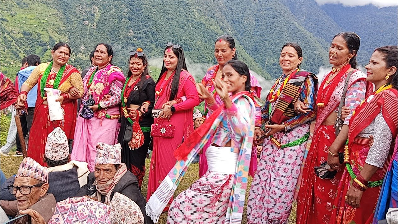 गया पागल गया काेहिँ देश गया त काेहीँ कहिँ गया ।