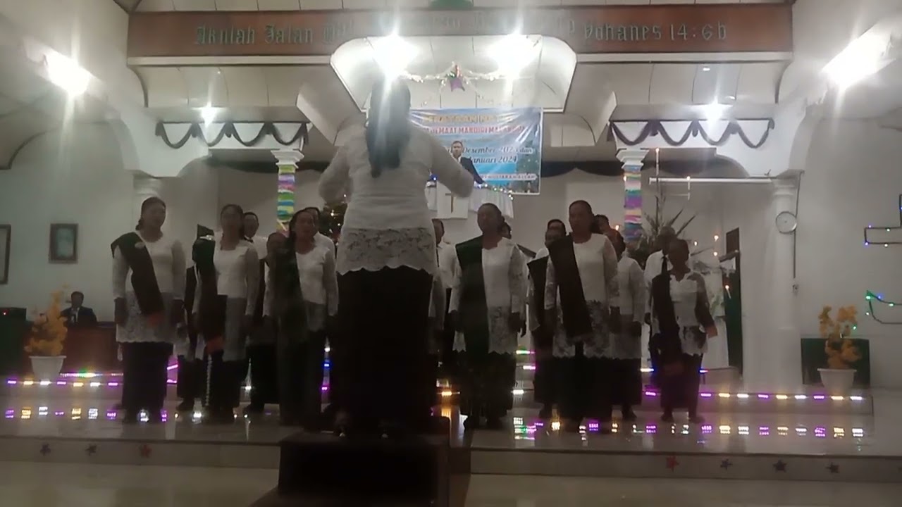 lomba paduan di perayaan natal 2023 kelompok wilaya 4 gkpm mandiri malakopa