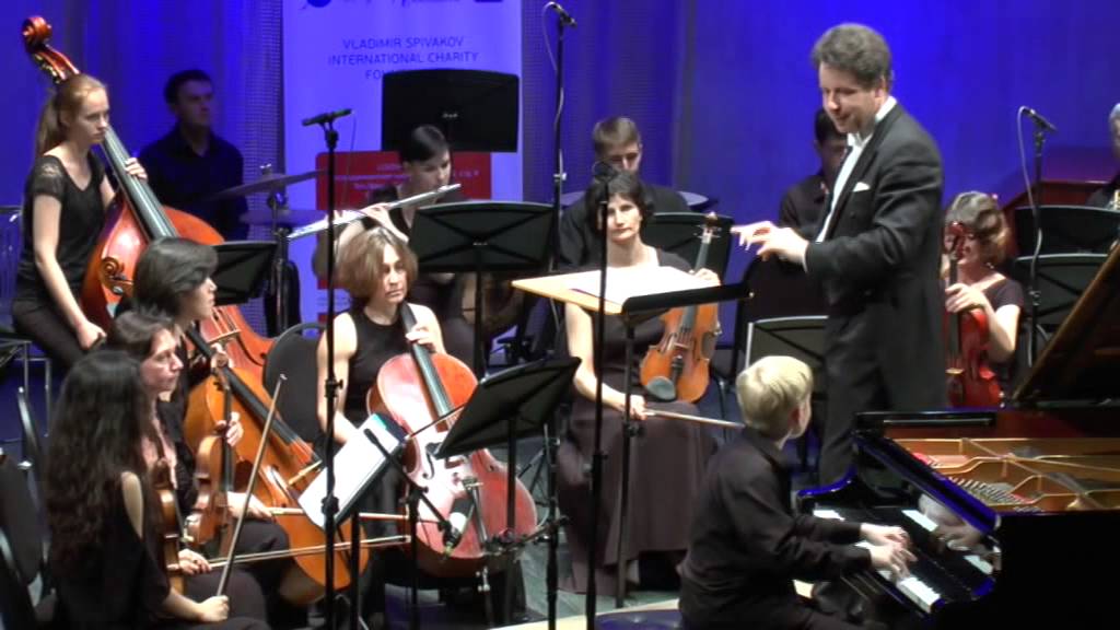 Alexander Malofeev -- Mozart. Rondo for Piano and Orchestra in D-dur, К.382