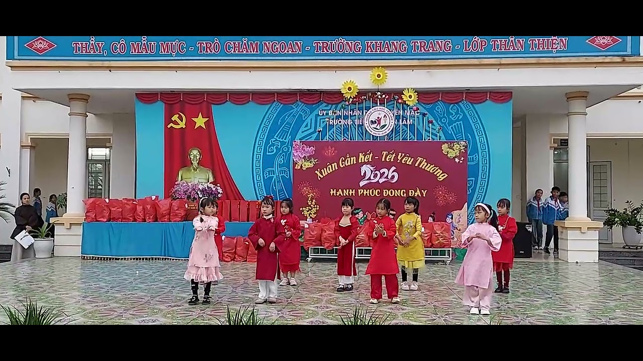 Tết ơi Tết à: HS trường TH Yên Lâm