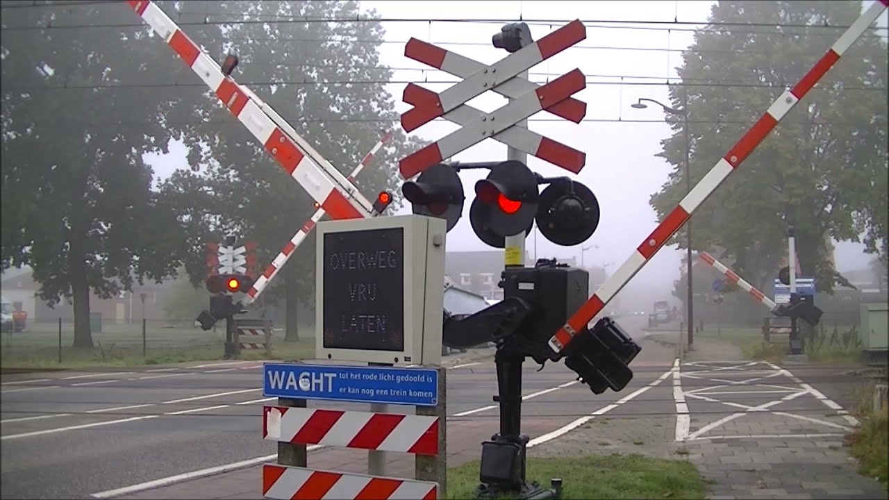 Spoorwegovergang Oudenbosch // Dutch railroad crossing