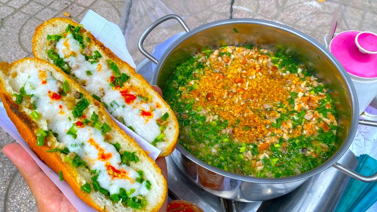 Món bánh mì mỡ hành Tân Châu tưởng làm cầu kỳ thế nào hóa ra chỉ cho vào nước sôi luộc là xong