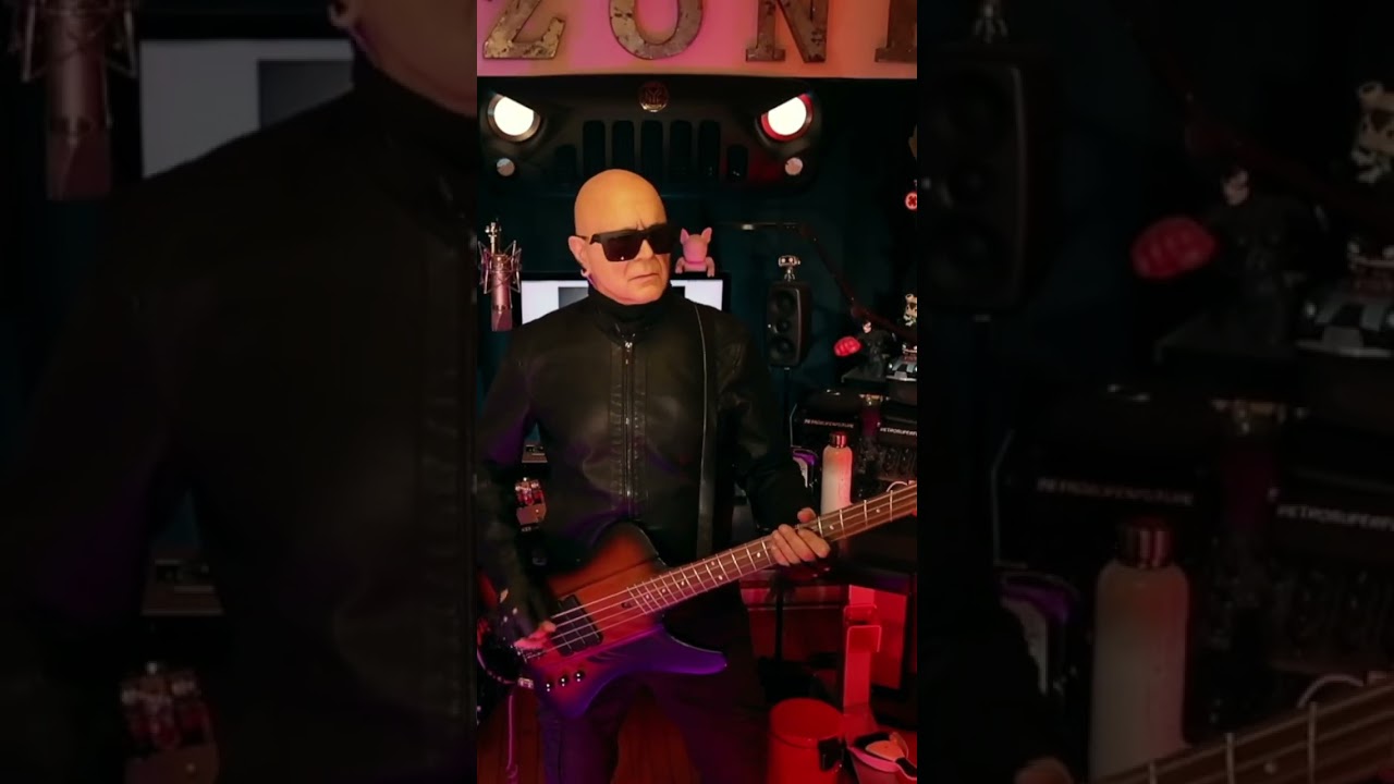 STRAIGHT UP 16TH NOTE RIFFAGE ON MY D-ROC BASS. You guys Rock&Rule M 