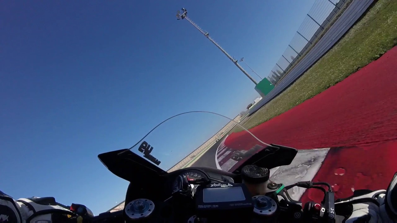 1:48 Misano - Rsv4 VS Bmw S1000 rr