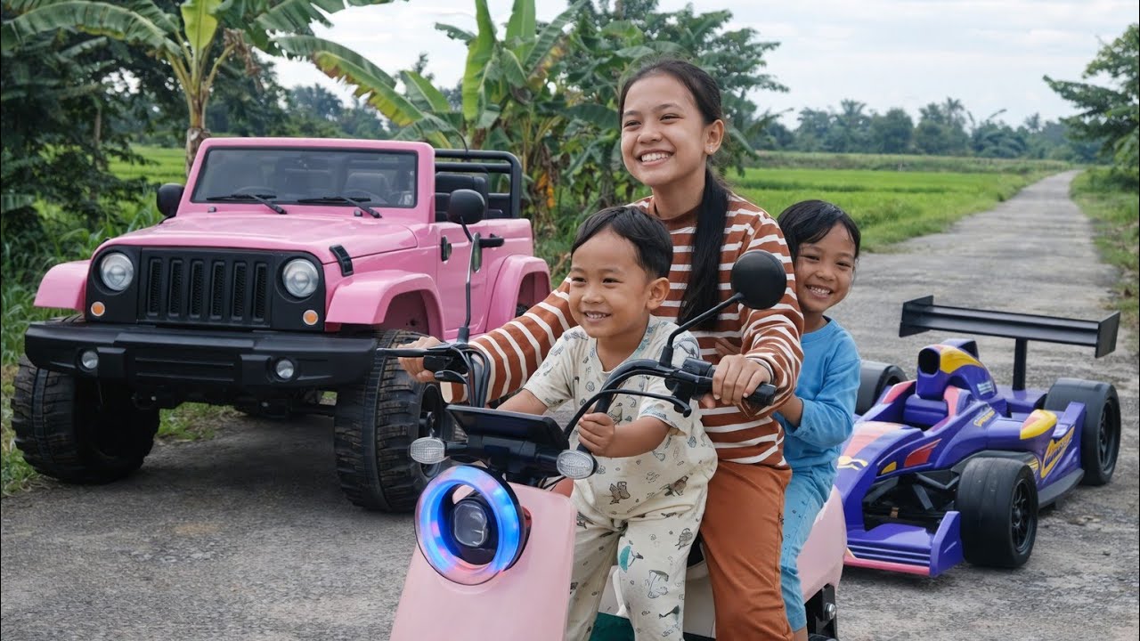 Keseruan hari ini naik sepeda dan bermain mobilan 🛵🚙