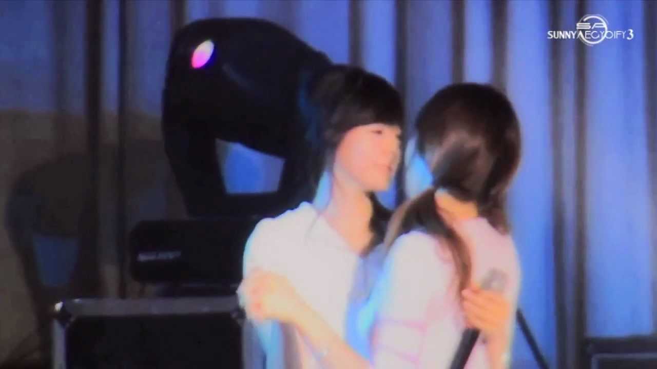 Taeyeon kissed Sunny, she liked it [SNSD]
