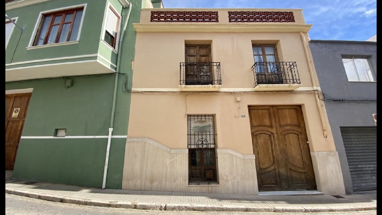 &euro;127,500 - Traditional Spanish townhouse in the heart of Pego