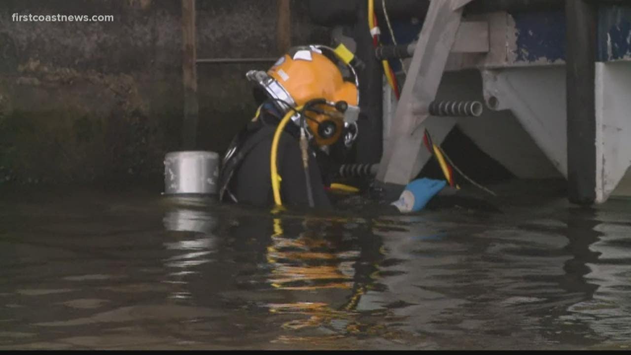 FDOT divers conduct underwater inspection of Hart Bridge