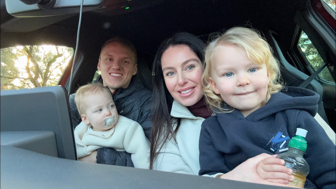 West Midlands safari - Giraffe lodge - baby girls first birthday 🥹 winter wonderland ❄️ 🎅🏻