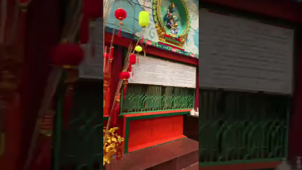 Viếng thăm Chùa Bà Ấn Giáo, một ngôi chùa cổ của người Ấn Độ trên đường Trương Định Sài Gòn. 