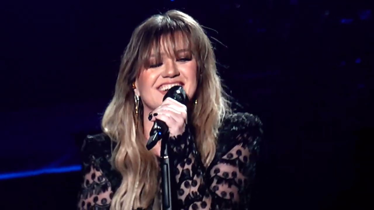 Kelly Clarkson takes a shot with a birthday girl - (2023-12-30) - Chemistry Residency