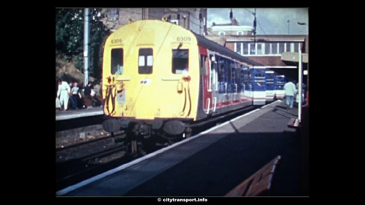 Class 416 309 at Dalston Kingsland station