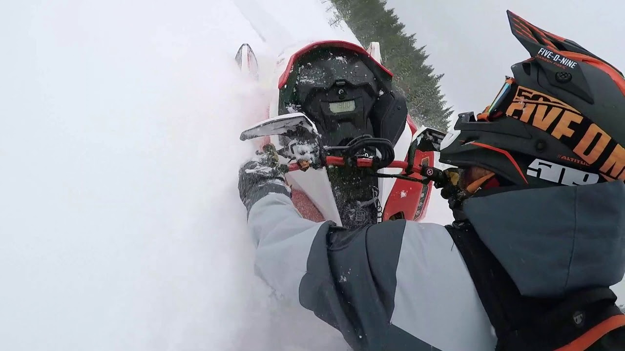 2020 Ski-Doo Summit X Expert Package