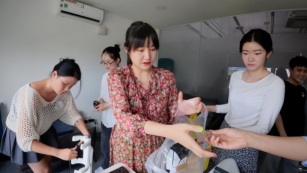 쓰레기장 같던 대표님 방을 직원들이 몰래 청소했습니다