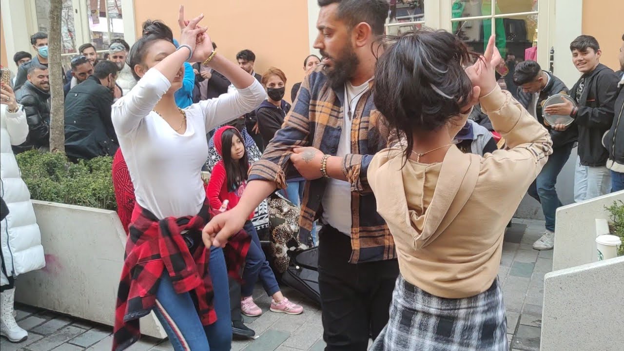 Roman Mahallesi Taksim'e Çıkartma Yaptı